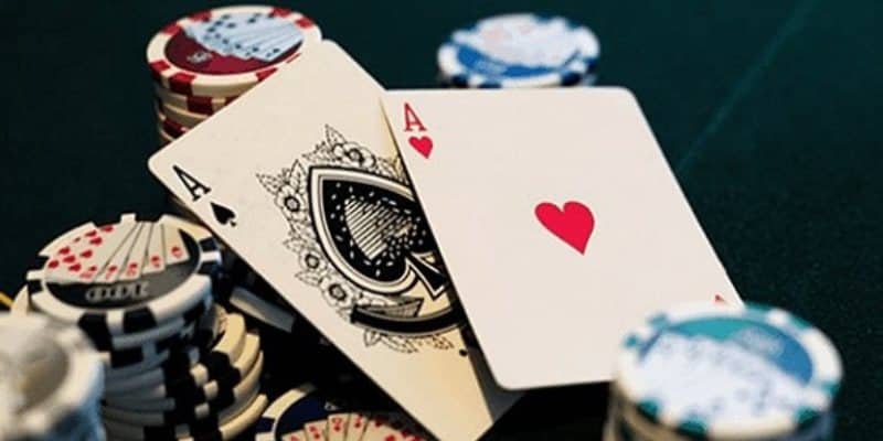 Dealer thật chia bài công khai tại sảnh game bài Nova88 với giao diện mượt mà.
